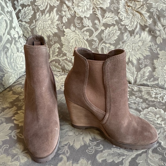 Michael Kors THEA CHELSEA ANKLE BOOTS Brown Suede Women Size 6 M - Picture 5 of 10